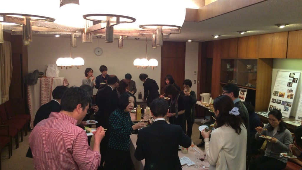 親睦パーティー風景